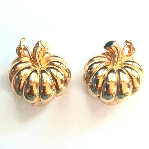 Vtg Gold Tone Pumpkin Clip Earrings - Picture 1 of 2